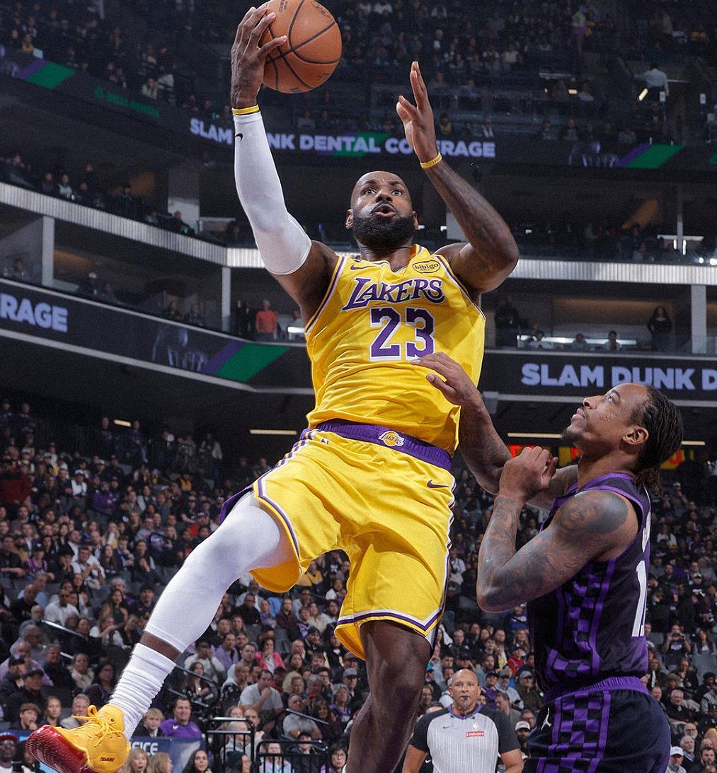 星空体育-东契奇42+7+8！湖人12分不敌国王，看数据：他是头号罪人！