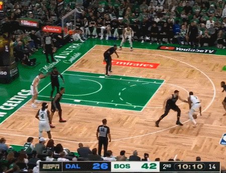 星空官网-拿完东决MVP再拿FMVP？布朗攻防一体 獭兔紧张低迷