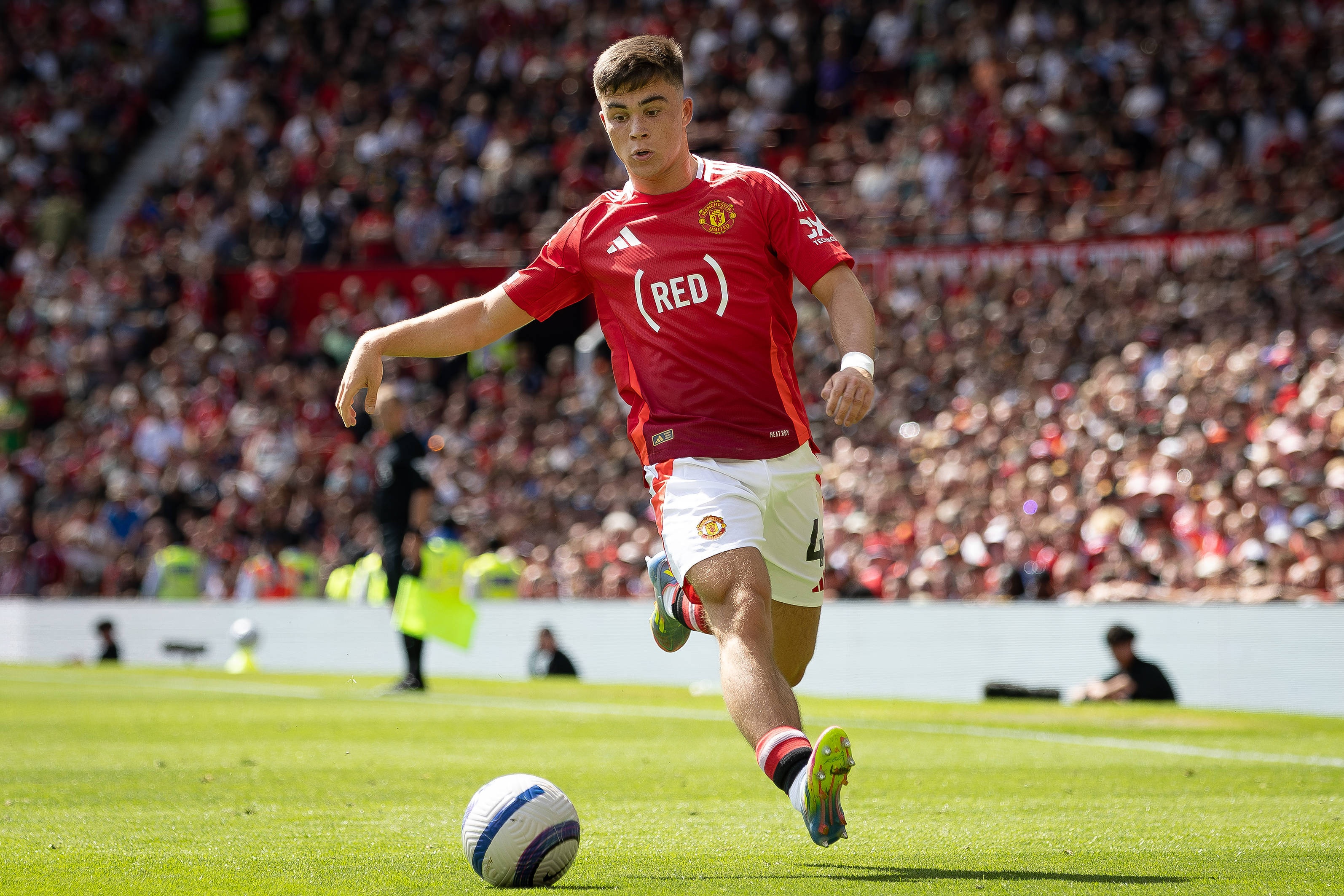 星空体育-罗马诺：曼联左后卫阿马斯将租借加盟诺维奇，交易预计周四敲定